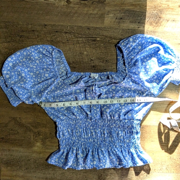 Sienna Sky Crop Top, Size Medium - Picture 3 of 6